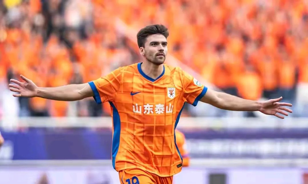 转折点波尔图迎来里程碑，西甲转会期攻防权衡，态度坚定，资深球员宣示担当(折线图中间的点怎么设置)